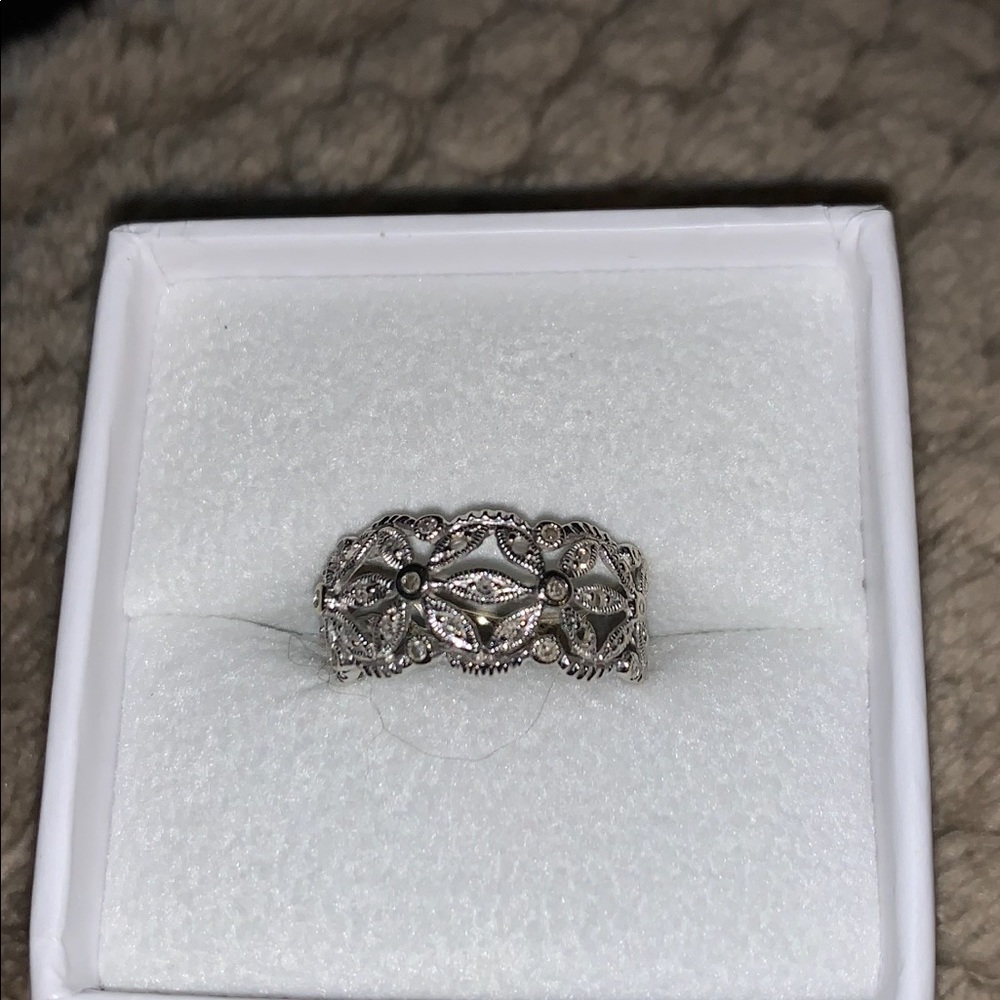 Sterling Silver & Diamond Ring / Slight Damage (as shown)